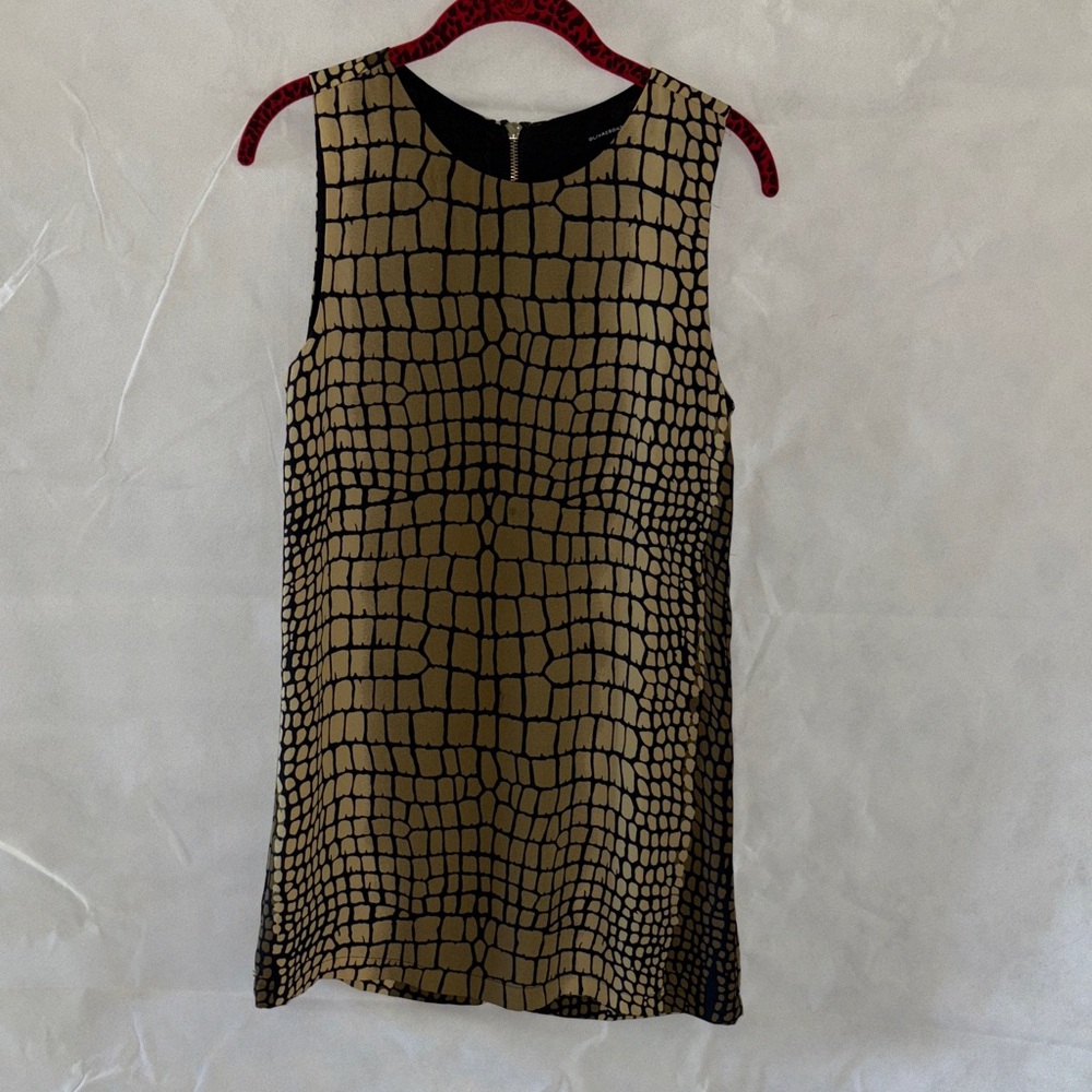 Elegant Black and Gold Sleeveless Tunic Dress